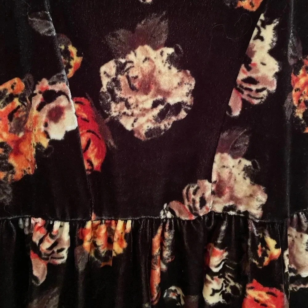 Floral romper from target small - Picture 2 of 8